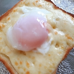 目玉焼きチーズトースト